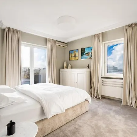 Before Making Request, Read My Profile Host At The Bottom Of Page # Large City Centre Apartment 公寓 *