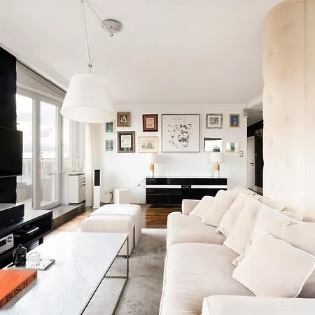 Before Making Request, Read My Profile Host At The Bottom Of Page # Large City Centre Apartment 公寓 *