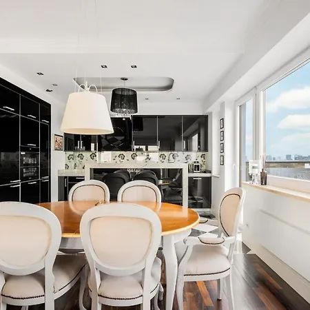 Before Making Request, Read My Profile Host At The Bottom Of Page # Large City Centre Apartment 公寓 *